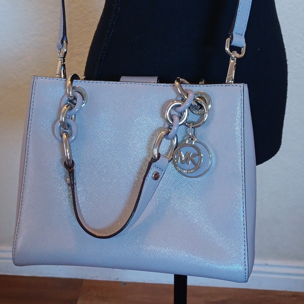 Michael Kors Cynthia Small Leather Satchel bag in a pale purple/blossom - Picture 2 of 16